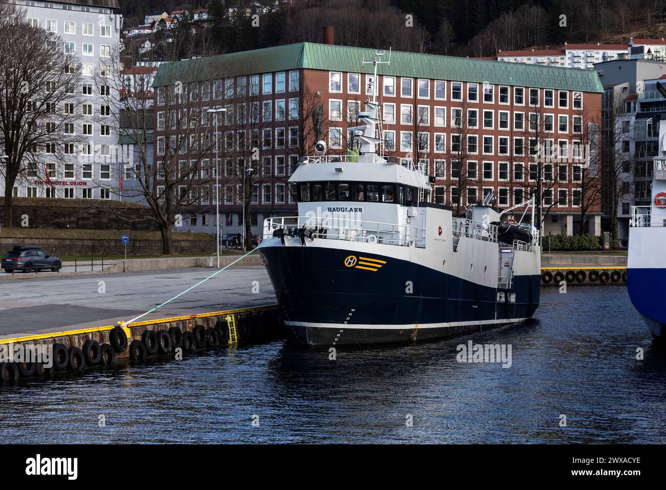 Fischträger/ Prozessschiff Hauglaks im Hafen von Bergen, Norwegen. Stockfoto