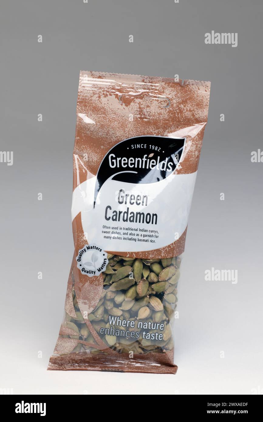 Eine Tüte Greenfields Green Cardamon Pods Stockfoto