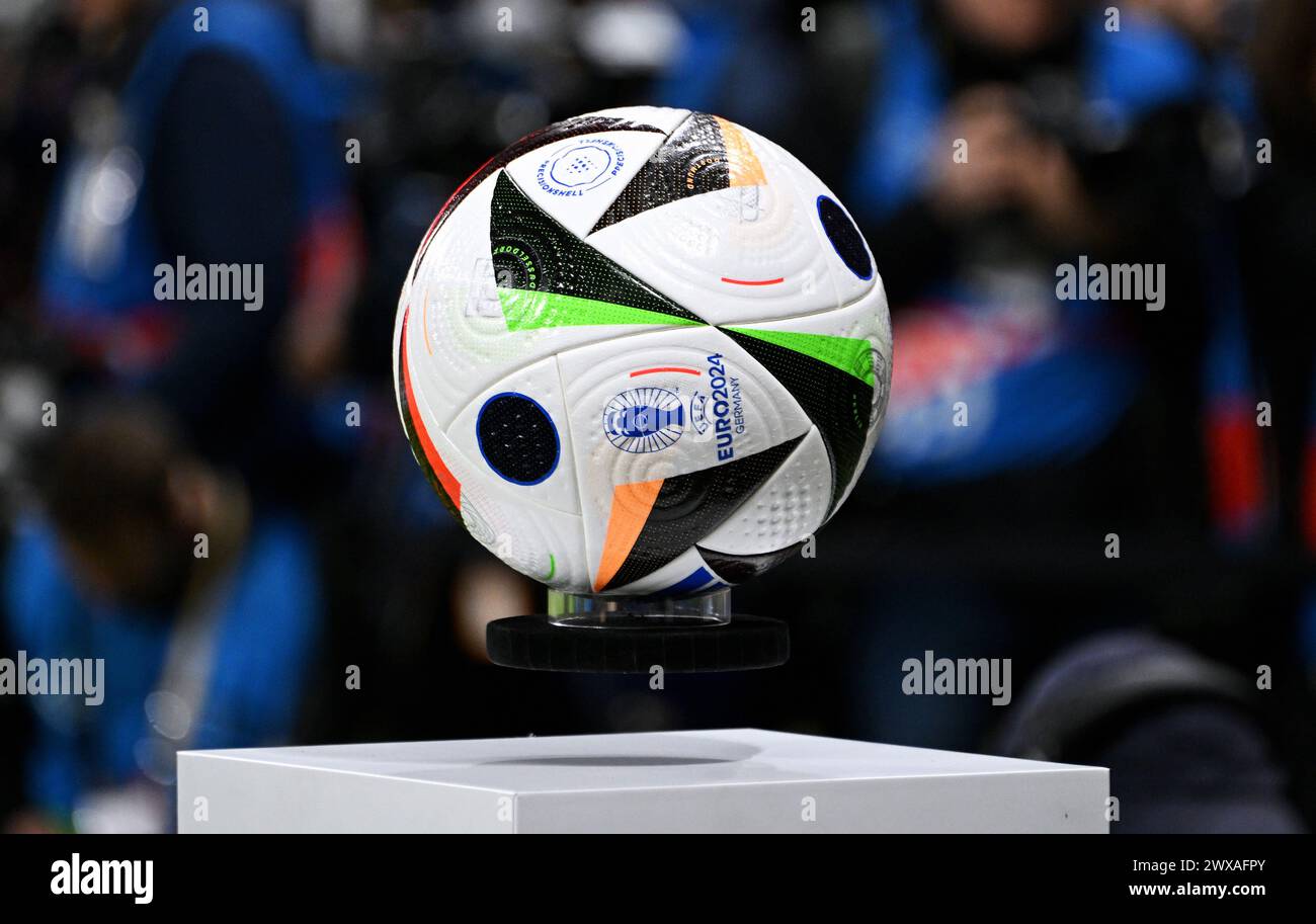 Fußball, internationales Spiel, Freundschaftsspiel zur Euro 2024, Deutsche Bank Park Frankfurt: Deutschland - Niederlande; der offizielle adidas Match Ball zur Euro 2024: Fussballliebe Stockfoto