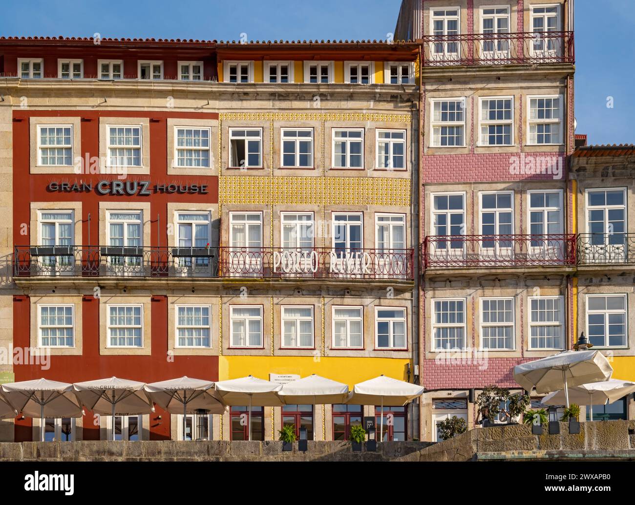 Farbenfrohe Häuser, Cais da Ribeira, Porto, Portugal Stockfoto