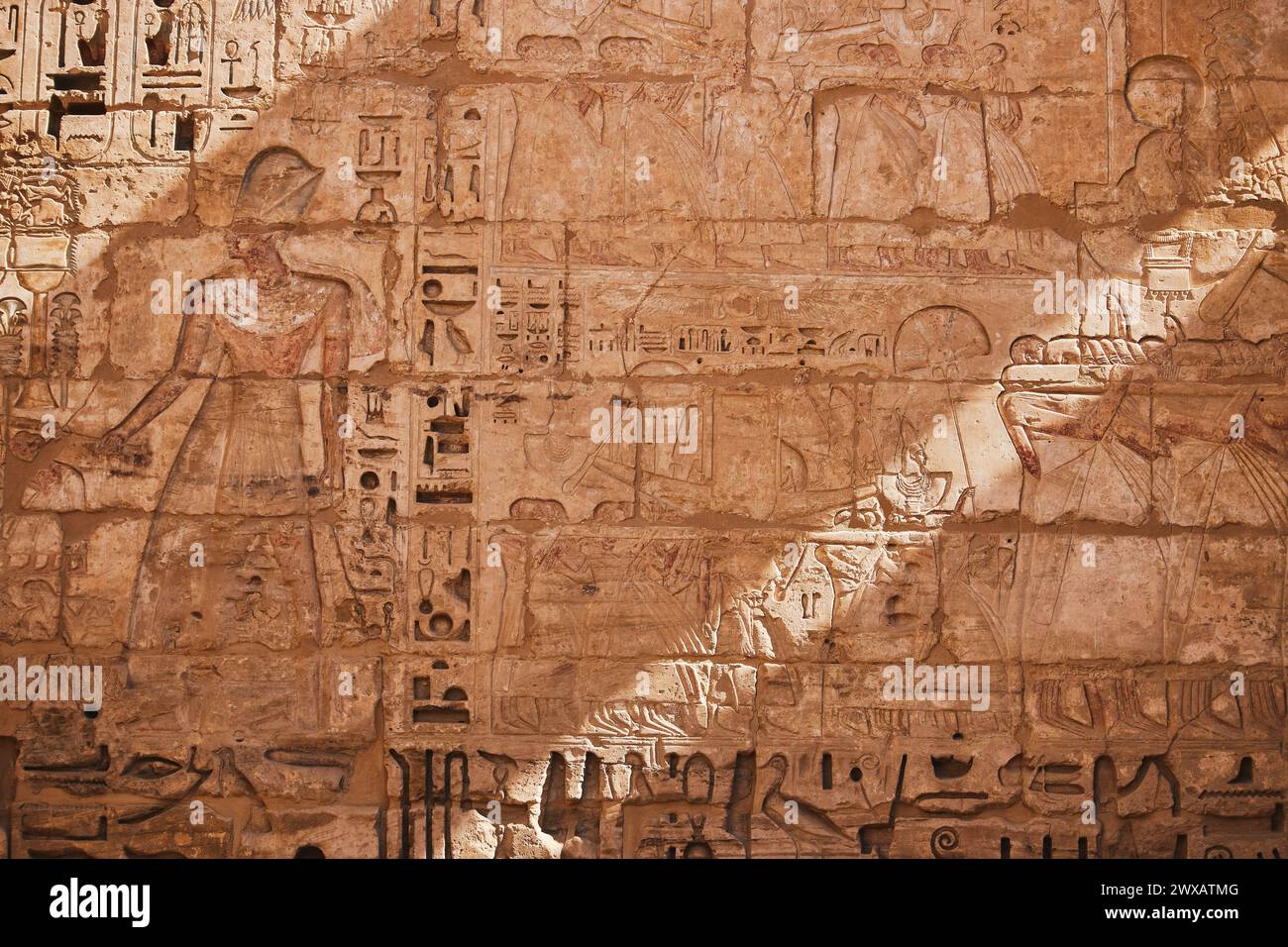 Ägyptische Hieroglyphen. Alte Symbole. Historischer Hintergrund. Altägyptische Zeichen. Symbol der Geschichte der Erde. Beliebte ägyptische Wahrzeichen. Stockfoto