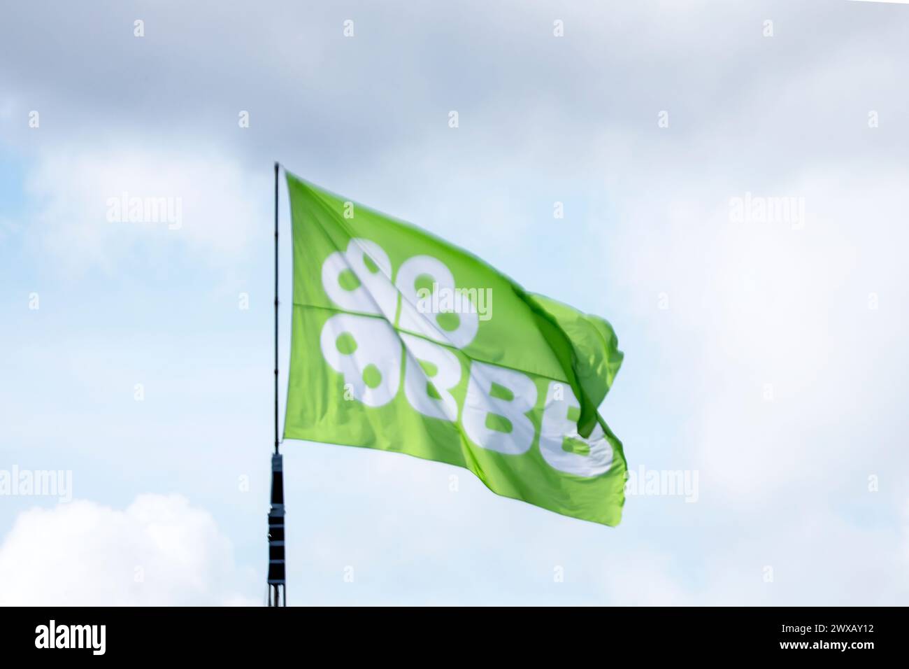 Fahne der BBB, Bauernbürgerbewegung, einer politischen Partei, die hauptsächlich von Landwirten in den Niederlanden vertreten ist. Stockfoto