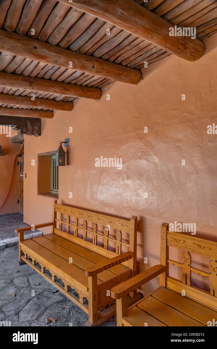 Bank im Hauptquartier-Komplex, gebaut von der CCC im Pueblo Revival Style, Bandelier National Monument, New Mexico, USA Stockfoto