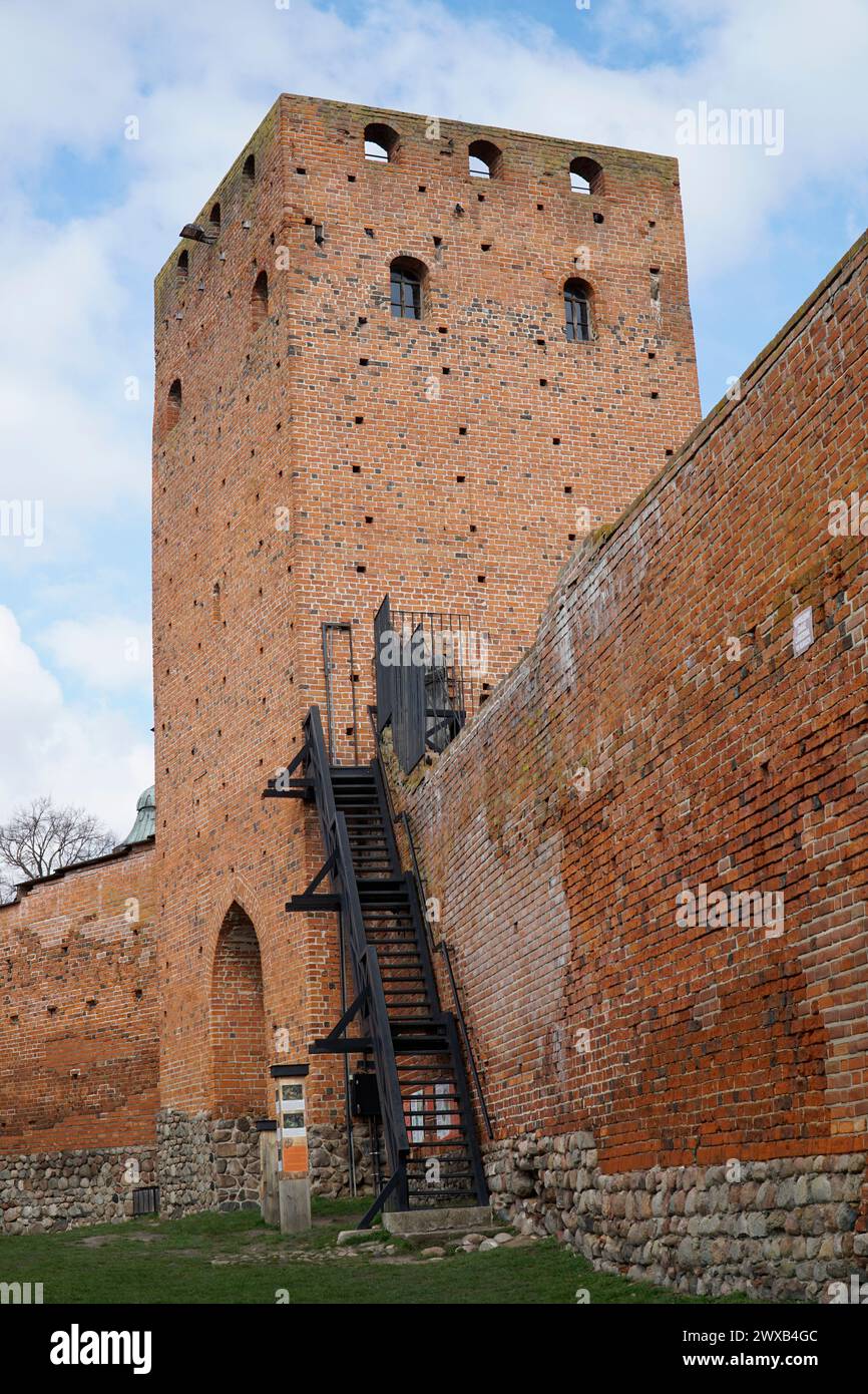 Czersk, Polen - 24. März 2024 - Eingangsturm in der Burg der Masowischen Herzöge Stockfoto
