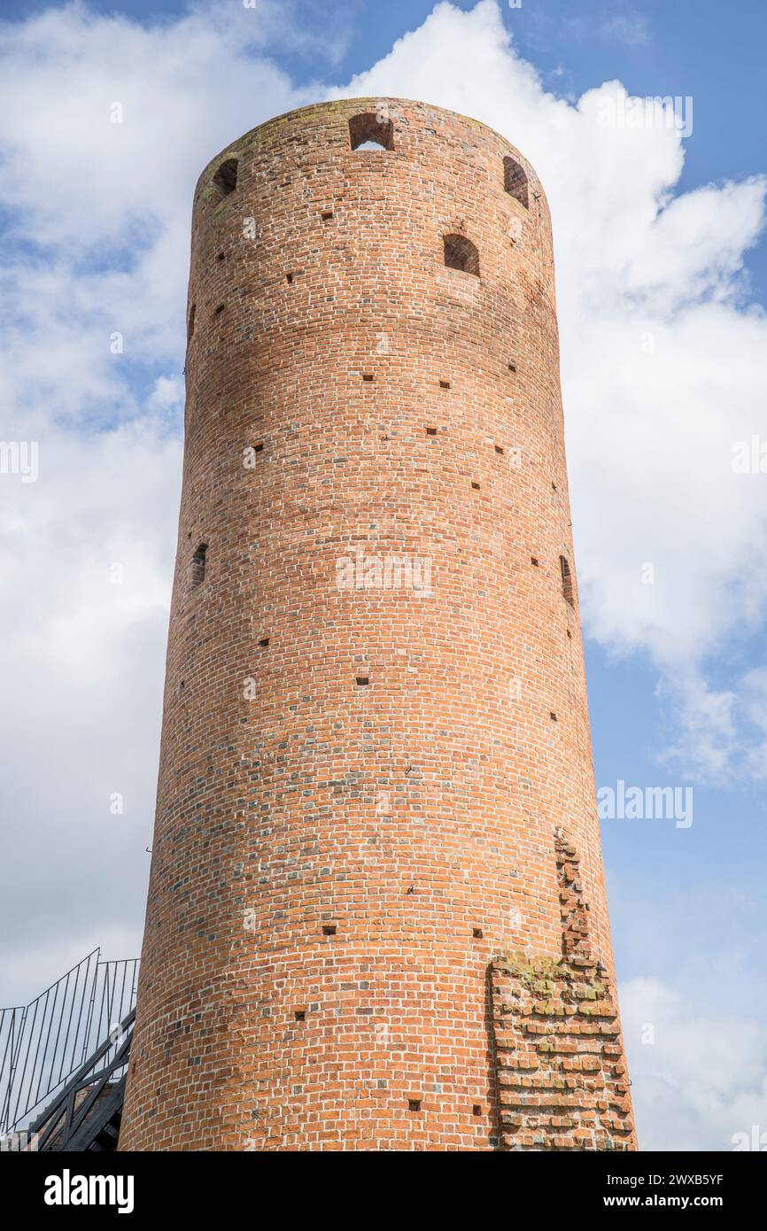 Czersk, Polen - 24. März 2024 - Rundturm auf der Burg der Masowischen Herzöge Stockfoto