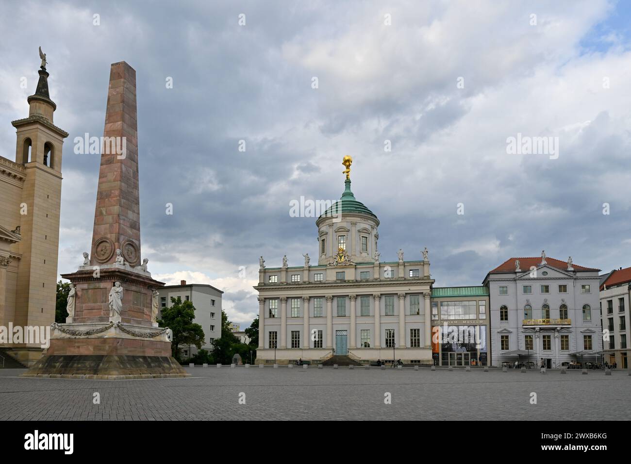 Alter Markt mit St. Nikolaikirche und Rathaus, Potsdam, Deutschland Stockfoto