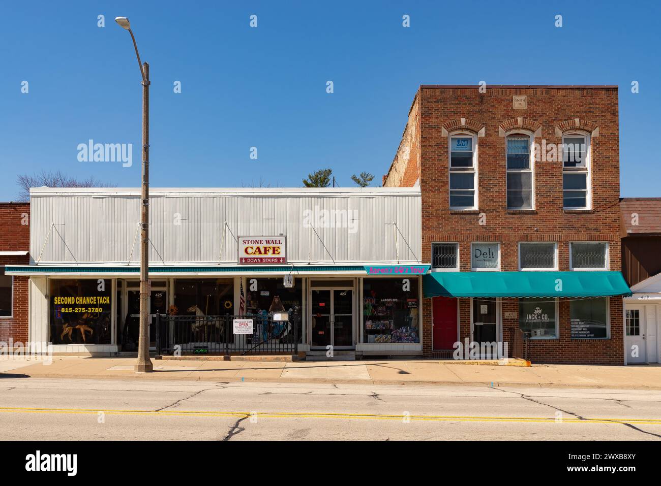 Pecatonica, Illinois - USA - 28. März 2024: Gebäude und Geschäfte in der Innenstadt von Pecatonica, Illinois, USA. Stockfoto