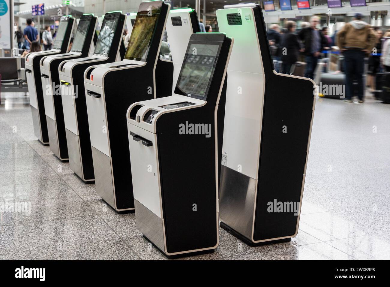 Wie Checkt Man Am Flughafen Ein www.alamy.de