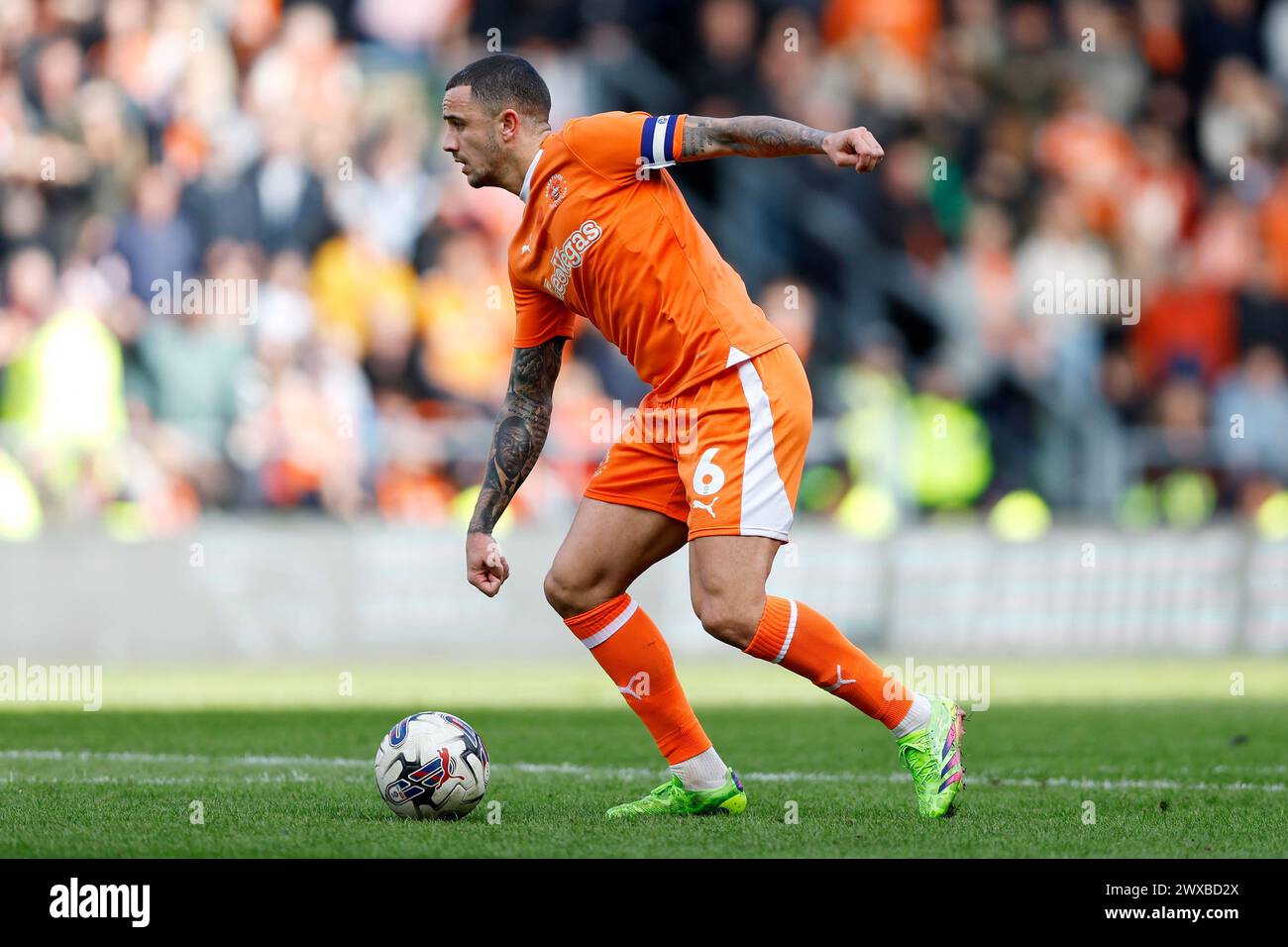 Oliver Norburn von Blackpool während des Spiels der Sky Bet League One im Pride Park Stadium, Derby. Bilddatum: Freitag, 29. März 2024. Stockfoto