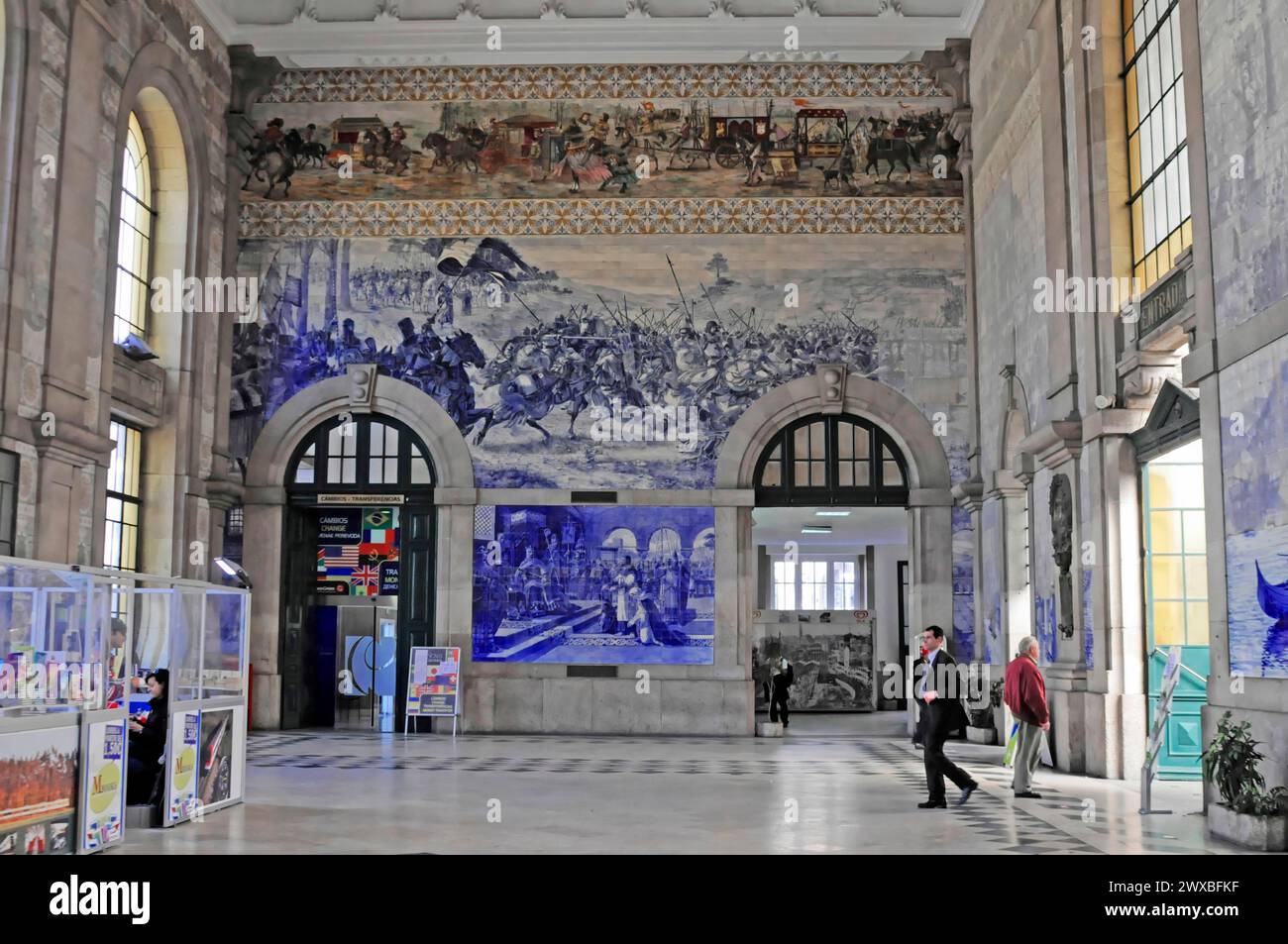 Bahnhof Sao Bento, Porto, Porto Viertel, Innenansicht des Bahnhofs Sao Bento in Porto mit historischen Azulejos, Nord-Portugal Stockfoto