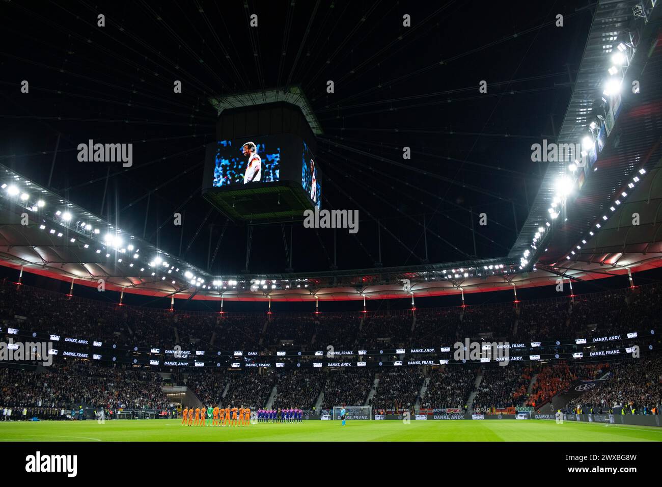 Videowürfel, Schweigeminute, Gedenkminute, Trauer um die verstorbenen Nationalspieler Frank Beckenbauer und Andreas Andy Stockfoto