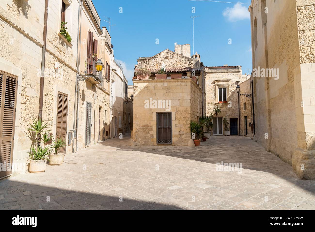 Straße im historischen Zentrum von Lecce, Stadtkern von Salento in Apulien, Italien Stockfoto