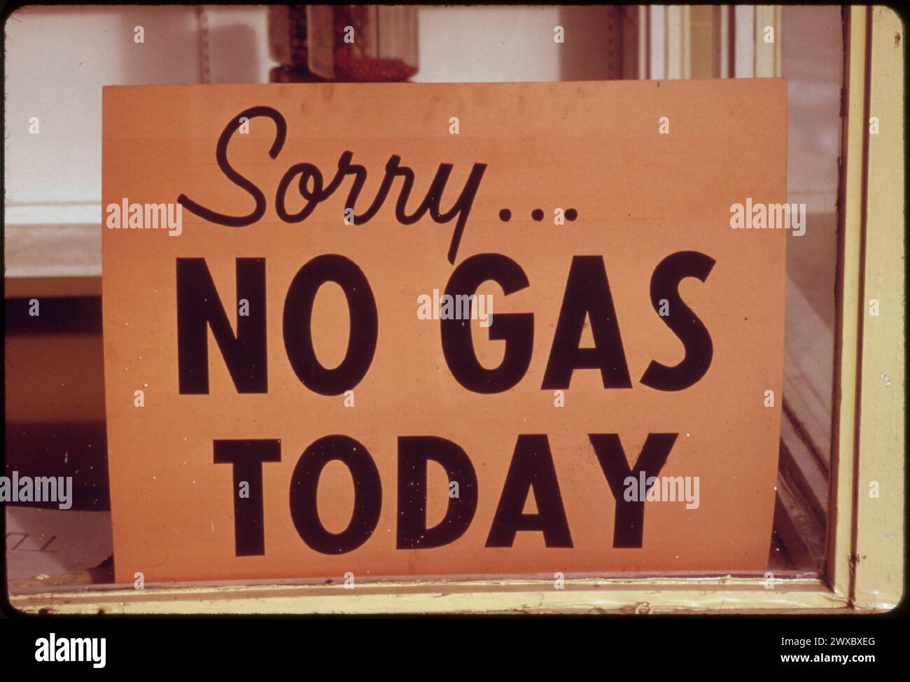 Die „No Gas“-Schilder waren im Herbst 1973 in Oregon ein beliebter Anblick, wie etwa an dieser Station in Lincoln City entlang der Küste. Viele Stationen wurden früher geschlossen, später eröffnet und am Wochenende im Oktober 1973 geschlossen. Archivfoto, Ölkrise der 1970er Jahre, von David Falconer Stockfoto