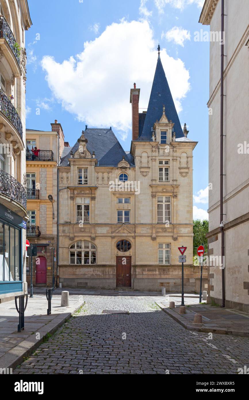 Rennes, Frankreich - Juli 30 2017: Das Hôtel particulier Mellet ist ein 1884 erbautes Stadthaus in der Rue Hoche, gegenüber der Rue Salomon de la Brosse am Archit Stockfoto