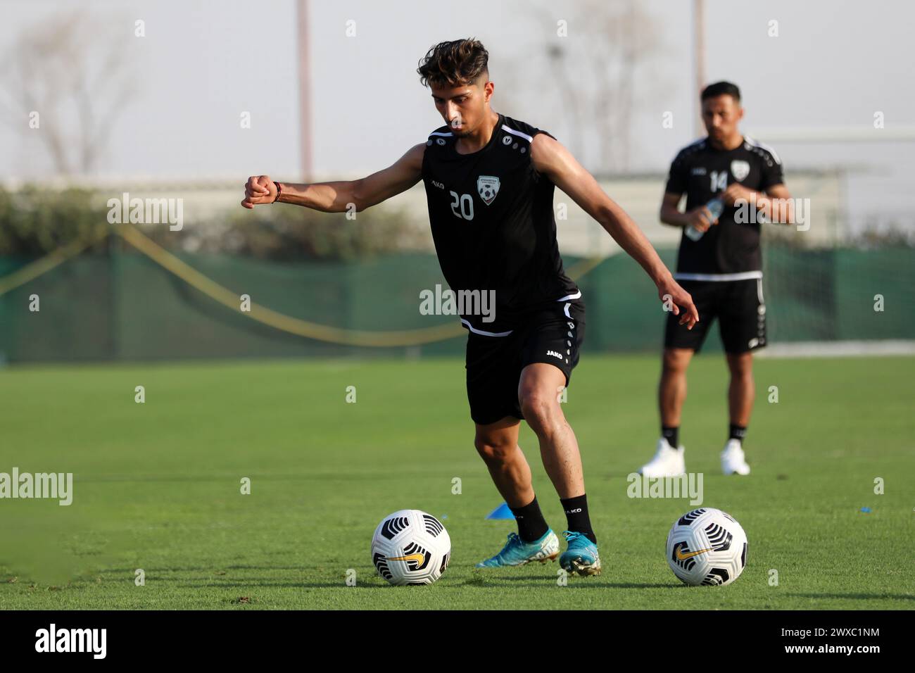 Hussain Zamani aus Afghanistan im Einsatz während eines Trainingslagers der afghanischen Nationalmannschaft in Dubai, den Vereinigten Arabischen Emiraten Stockfoto