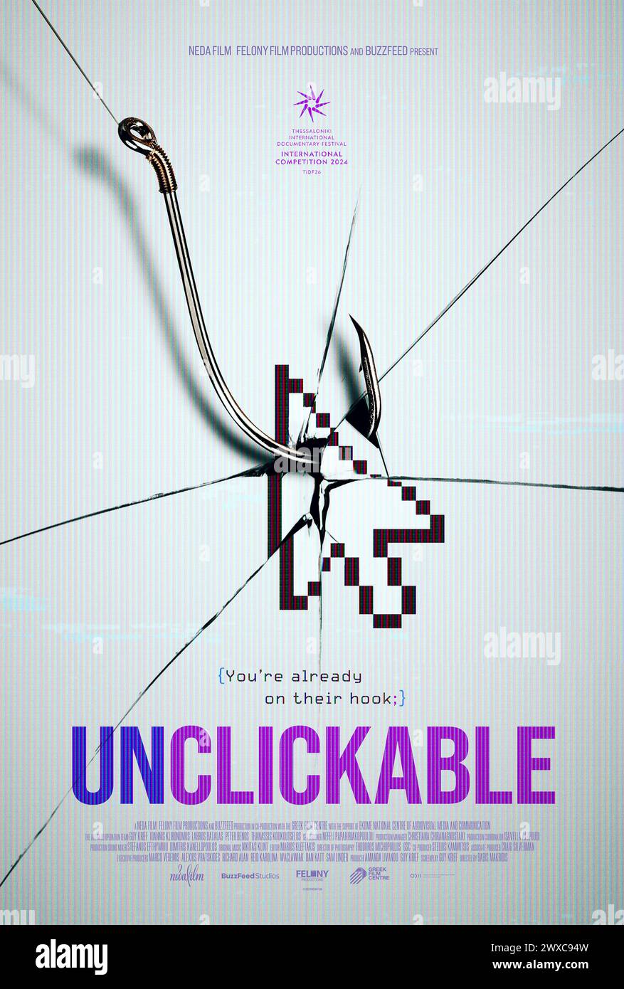 Unclickable (2024) von Babis Makridis mit Labros Batalas, Peter Benos und Ioannis Klironomos. Dokumentarfilm über einen digitalen Werbebetrug und die Auswirkungen von Werbebetrug auf Internetwirtschaft, Gesellschaft und Demokratie. Werbeplakat.***NUR REDAKTIONELLE VERWENDUNG*** Credit: BFA / CAT&Docs Stockfoto