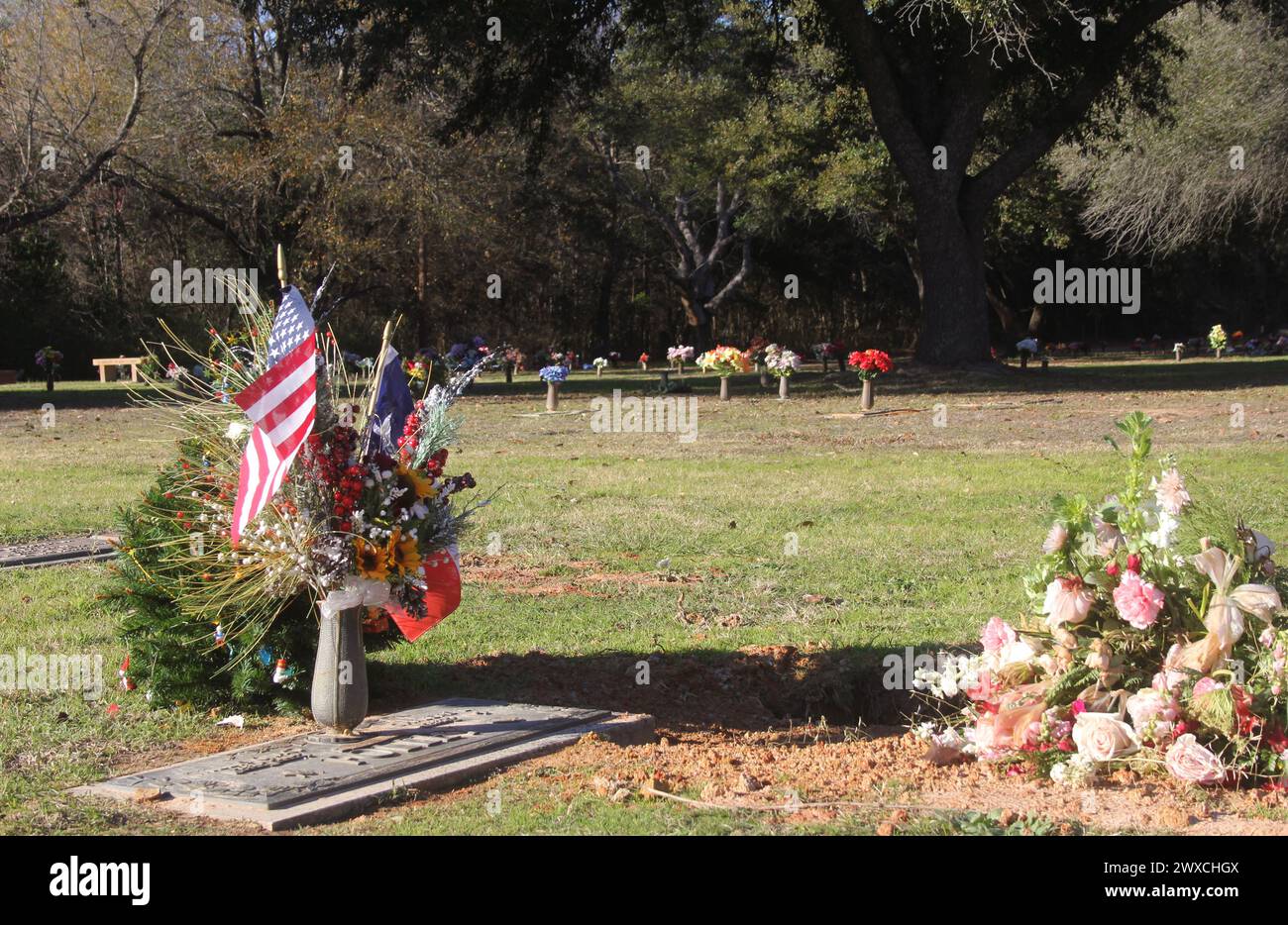 Grabstätte am Memorial Park Cemetery in Tyler, Texas Stockfoto