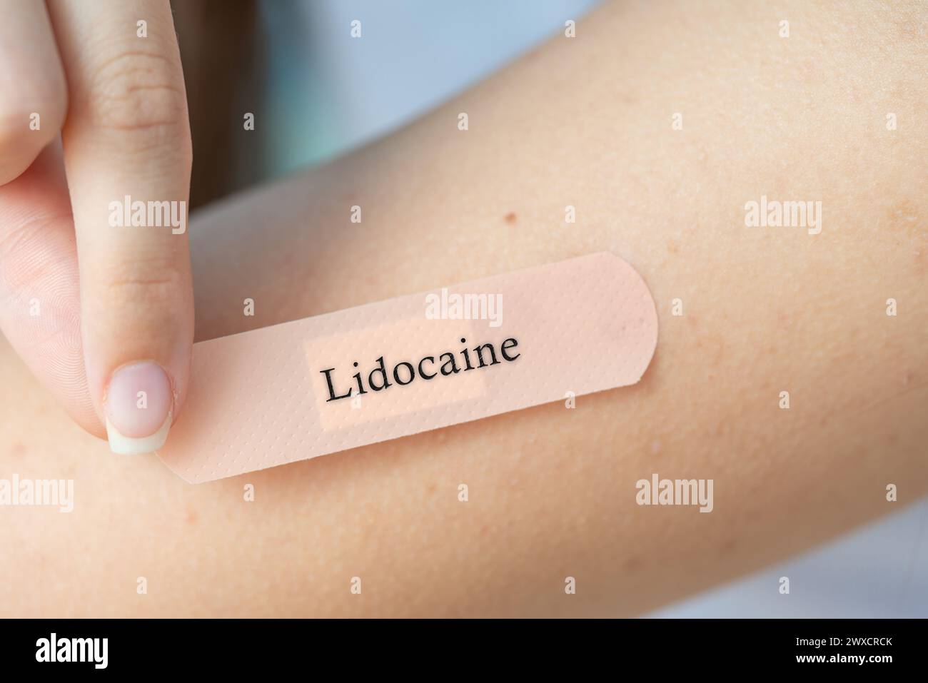 Lidocain transdermales Pflaster, konzeptuelles Bild Stockfoto