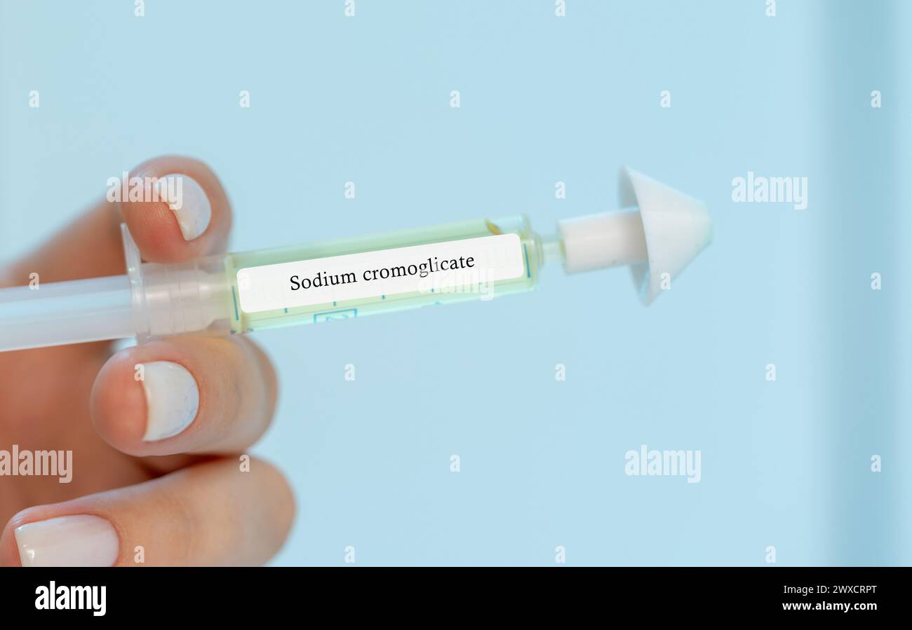 Natriumcromoglicat intranasale Medikation, konzeptionelles Bild. Ein Mastzellstabilisator, der hilft, die Freisetzung von Histamin zu verhindern und Linderung von nasalen Allergiesymptomen bietet. Stockfoto