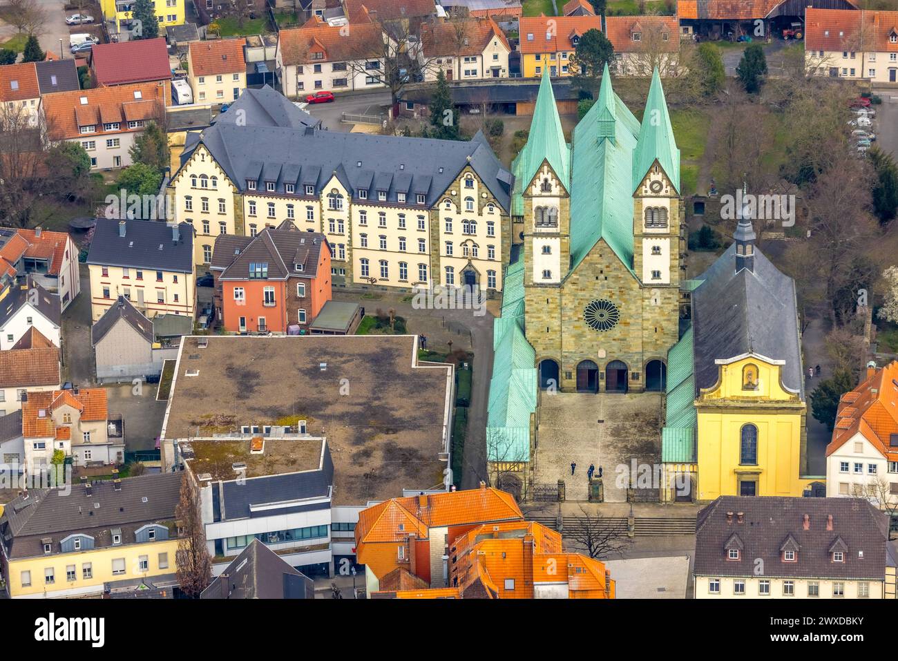 Luftbild, Altstadt, Wallfahrtsbasilika Mariä Heimsuchung Kirche, Pilgerkloster Werl, Werl, Nordrhein-Westfalen, Deutschland ACHTUNGxMINDESTHONORARx60xEURO *** Luftbild, Wallfahrtsbasilika Marienkirche, Wallfahrtskirche Werl, Kloster Werl, Nordrhein-Westfalen, Deutschland ATTENTIONxMINDESTHONORARx60xEURO Stockfoto