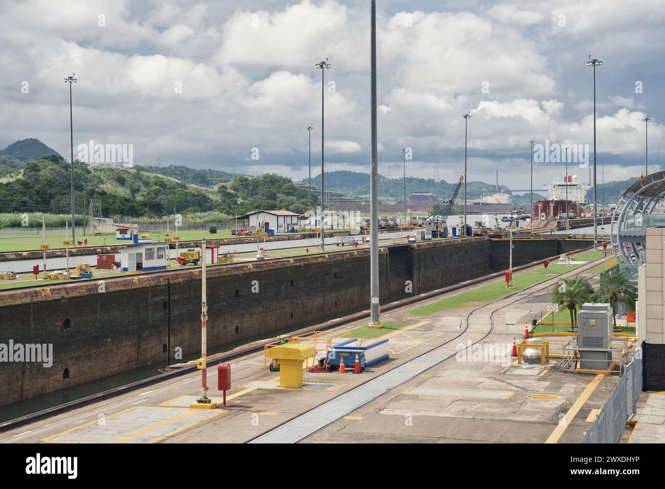 Foto des Panamakanals bei Miraflores Locks Stockfoto