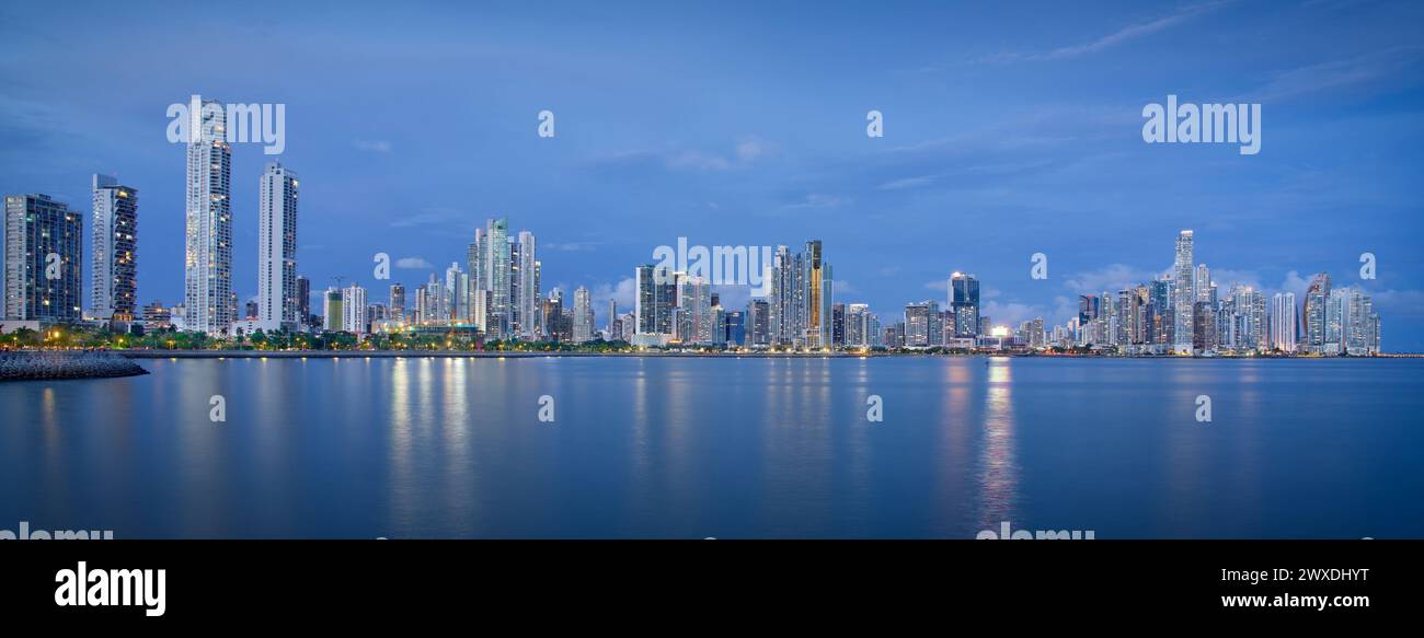 Foto vom Panoramablick auf die Skyline von Pamana City Stockfoto