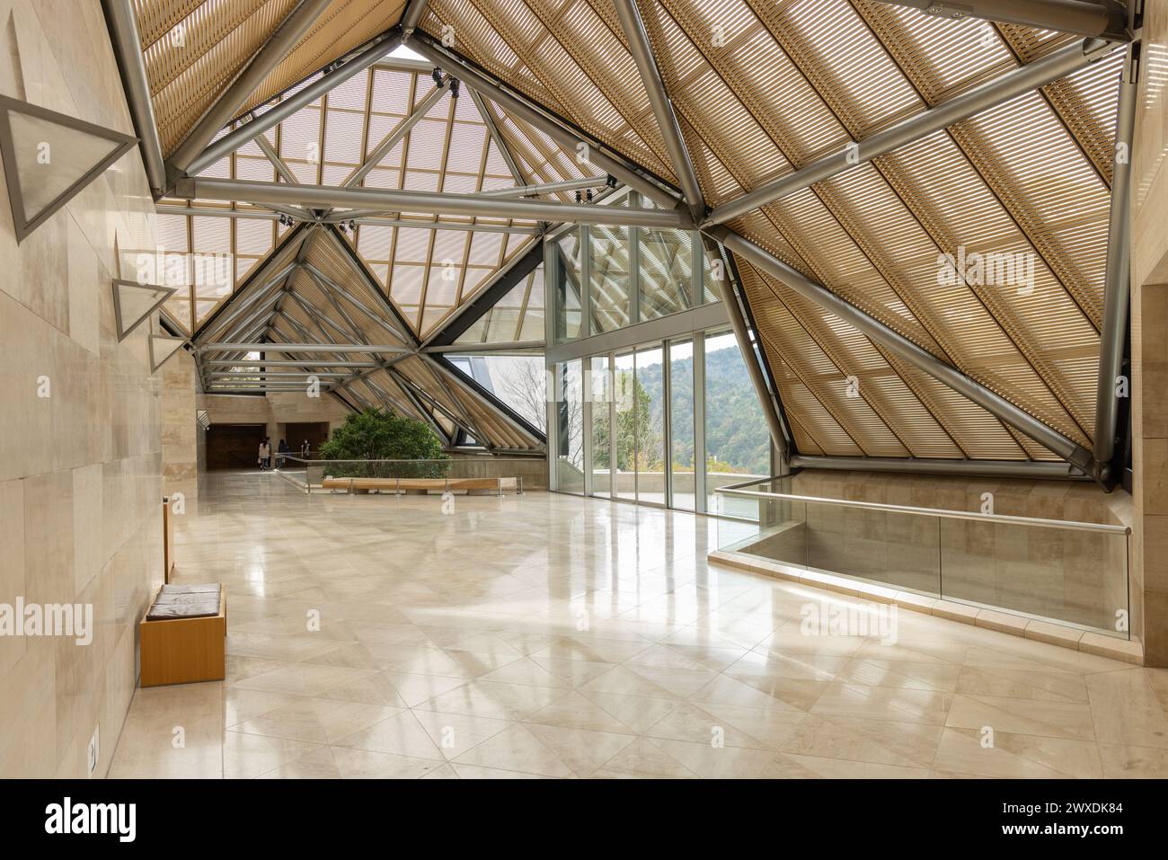 Das Miho Museum wurde vom Architekten I.M. Pei entworfen und befindet sich südöstlich von Kyoto, Japan, im Viertel Shigaraki der Stadt Kōka in der Präfektur Shiga Stockfoto