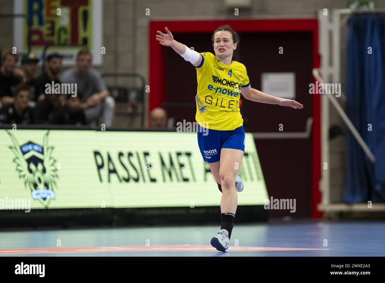 Hasselt, Belgien. 30. März 2024. HB Sint-Truidens Estelle Ghijsens wurde während eines Spiels zwischen HB Sint-Truiden und HUBO Handbal am Samstag, den 30. März 2024, in Hasselt, dem Frauenfinale des belgischen Handballpokals, dargestellt. BELGA FOTO KRISTOF VAN ACCOM Credit: Belga News Agency/Alamy Live News Stockfoto