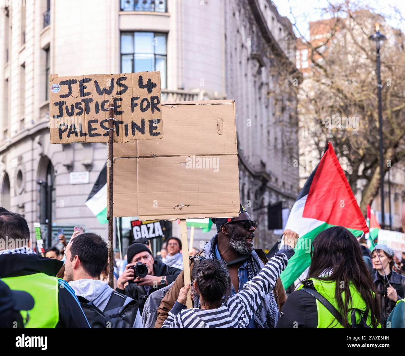 London, Großbritannien. , . Pro-palästinensischer marsch stößt mit der von der Polizei schwer bewachten Pro-Israel-Gruppe im Zentrum von London zusammen. Paul Quezada-Neiman/Alamy Live News Credit: Paul Quezada-Neiman/Alamy Live News Stockfoto