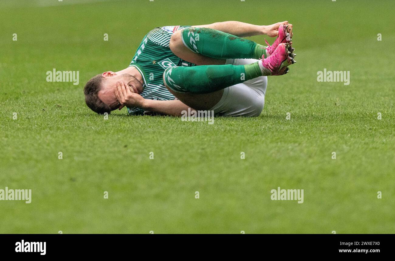 Bremen, Deutschland. 30. März 2024. Fußball: Bundesliga, Werder Bremen - VfL Wolfsburg, Spieltag 27, wohninvest Weserstadion. Bremer Olivier Deman reagiert auf dem Spielfeld. Hinweis: Axel Heimken/dpa – WICHTIGER HINWEIS: gemäß den Vorschriften der DFL Deutscher Fußball-Liga und des DFB Deutscher Fußball-Bundes ist es verboten, im Stadion und/oder des Spiels aufgenommene Fotografien in Form von sequenziellen Bildern und/oder videoähnlichen Fotoserien zu verwenden oder zu nutzen./dpa/Alamy Live News Stockfoto