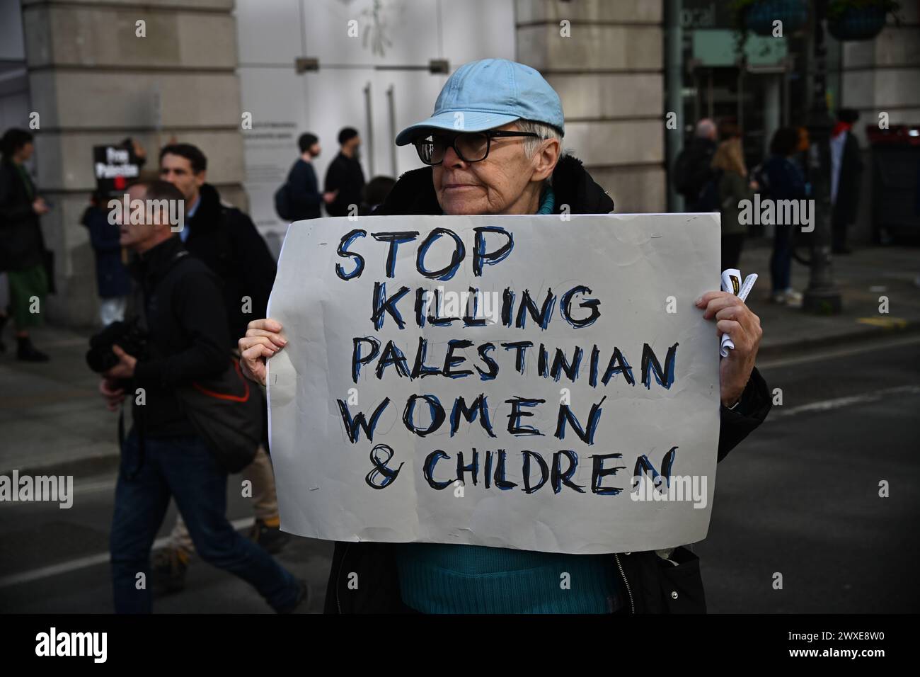 London, Großbritannien. März 2024. Zehntausende marschierten zum Waffenstillstand - stoppt den Völkermord in Gaza am Russell Square, London, Großbritannien. Quelle: Siehe Li/Picture Capital/Alamy Live News Stockfoto