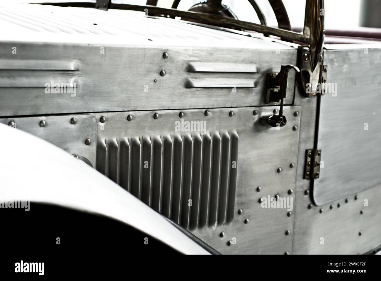 Detail einer Motorhaube eines Oldtimers Stockfoto
