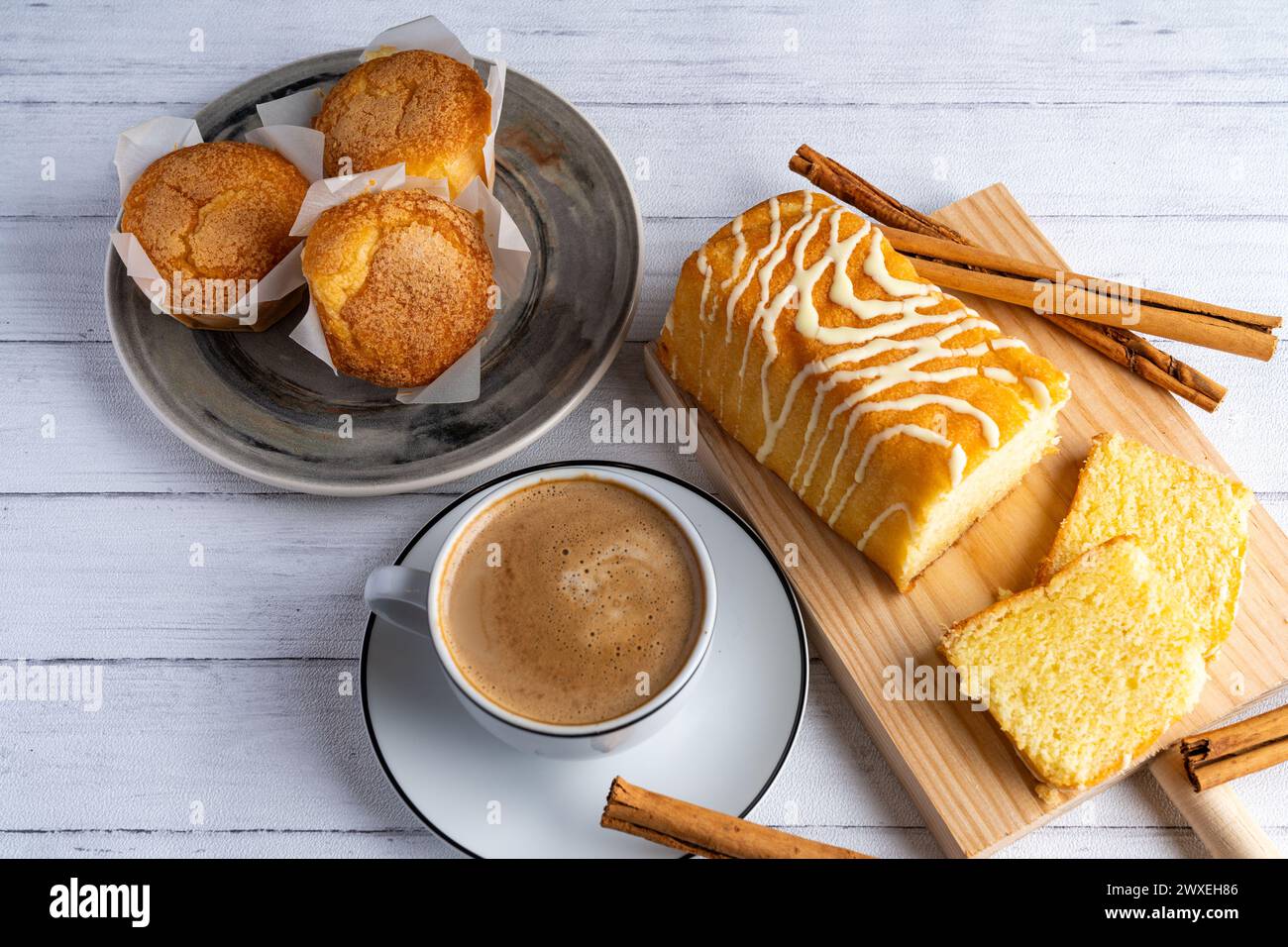 Frühstücksszene im Café Stockfoto