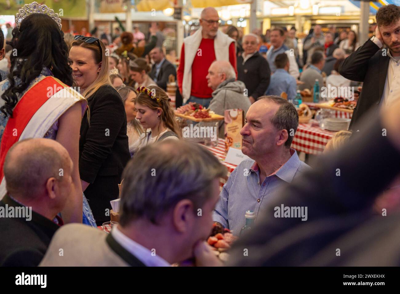 Nürnberg Frühlingsvolksfest 2024 Bieranstich Hubert Aiwanger