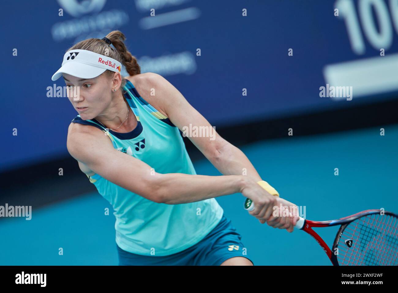 Miami Gardens, FL, USA. 30. März 2024. Elena Rybakina (KAZ) gegen Danielle Collins (USA) während des Tennisweltturniers bei den Miami Open 2024, präsentiert von Itau. Quelle: Yaroslav Sabitov/YES Market Media/Alamy Live News. Stockfoto