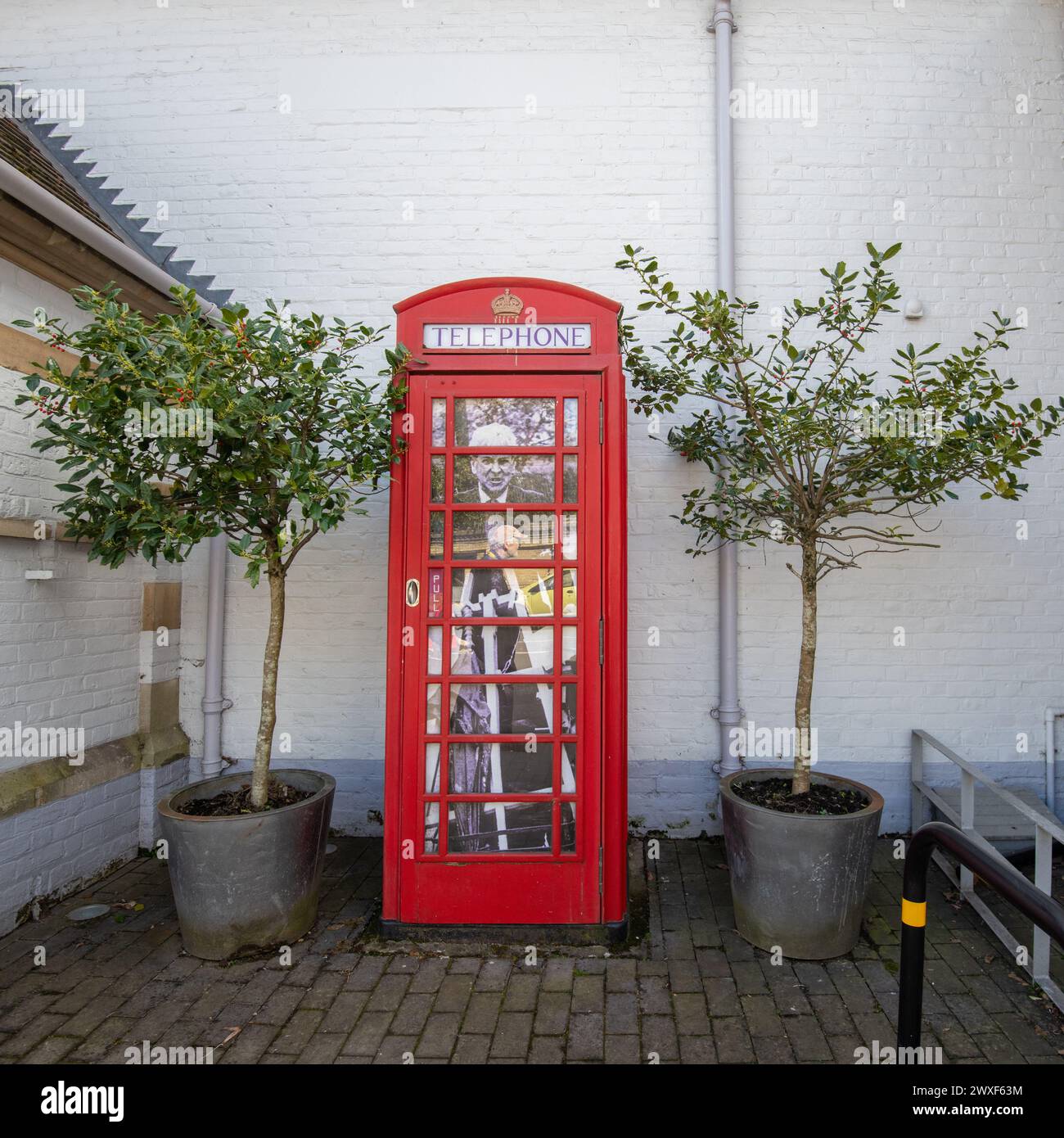 Telefonbox mit dem Künstler Sir Stanley Spencer, Cookham, Buckinghamshire Stockfoto