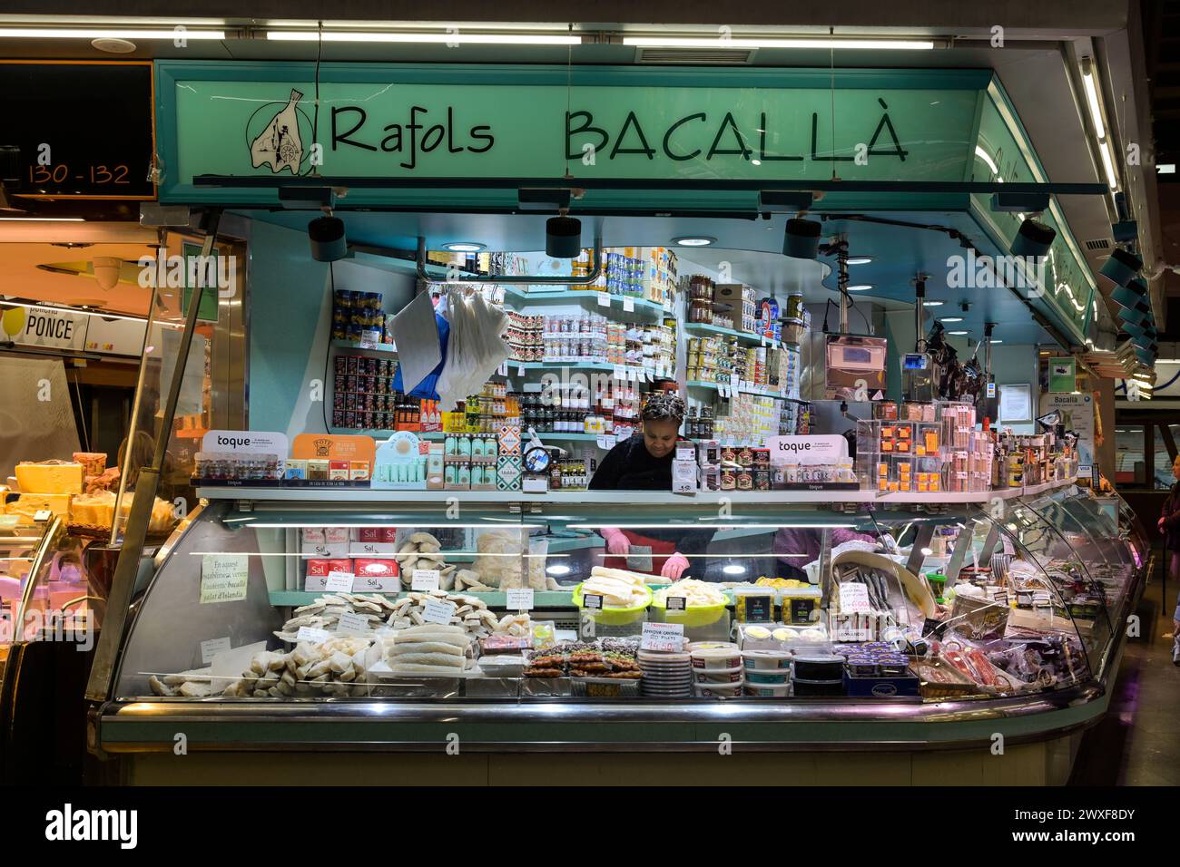 Trockenfisch und Eingelegtes, Markthalle Mercat de Santa Caterina, Barcelona, Katalonien, Spanien Stockfoto