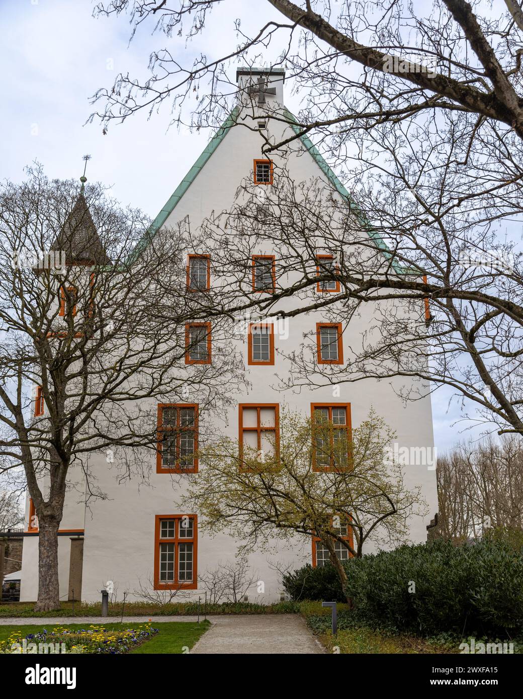 Basilika St. Castor in Koblenz an einem Frühlingstag Stockfoto