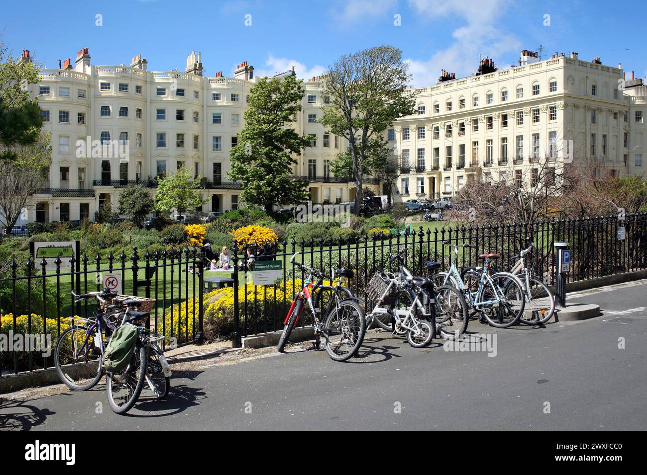 Fahrradparkplätze am Brunswick Square, Hove. Stockfoto