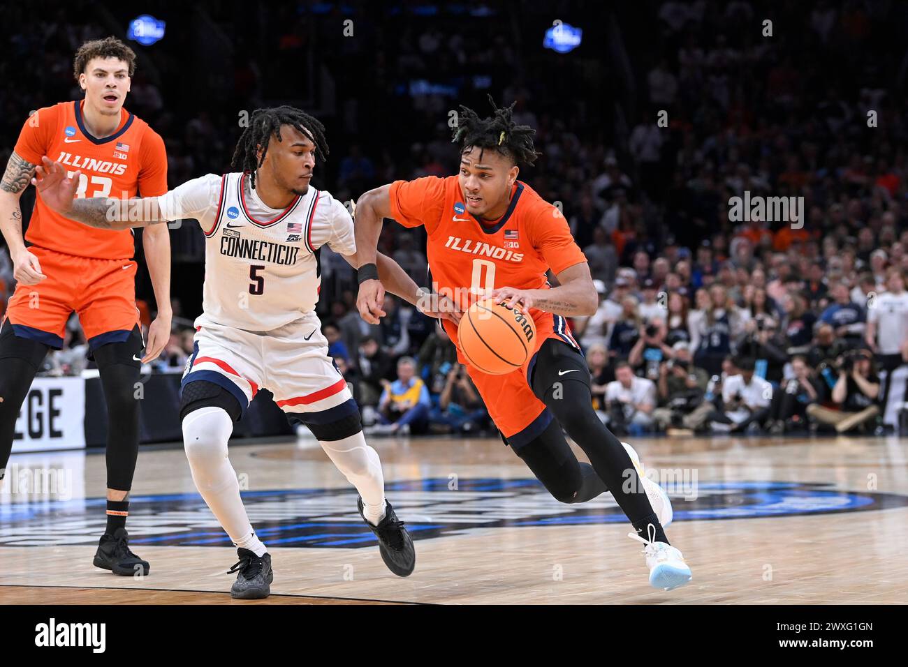 Boston Mass. 30. März 2024. Terrence Shannon Jr. (0) fährt in der zweiten Hälfte des March Madness Elite 8 College Basketballspiels im NCAA-Turnier der Männer in TD Garden gegen Stephon Castle der Connecticut Huskies. Obligatorisches Credit Eric Canha/CSM/Alamy Live News Stockfoto