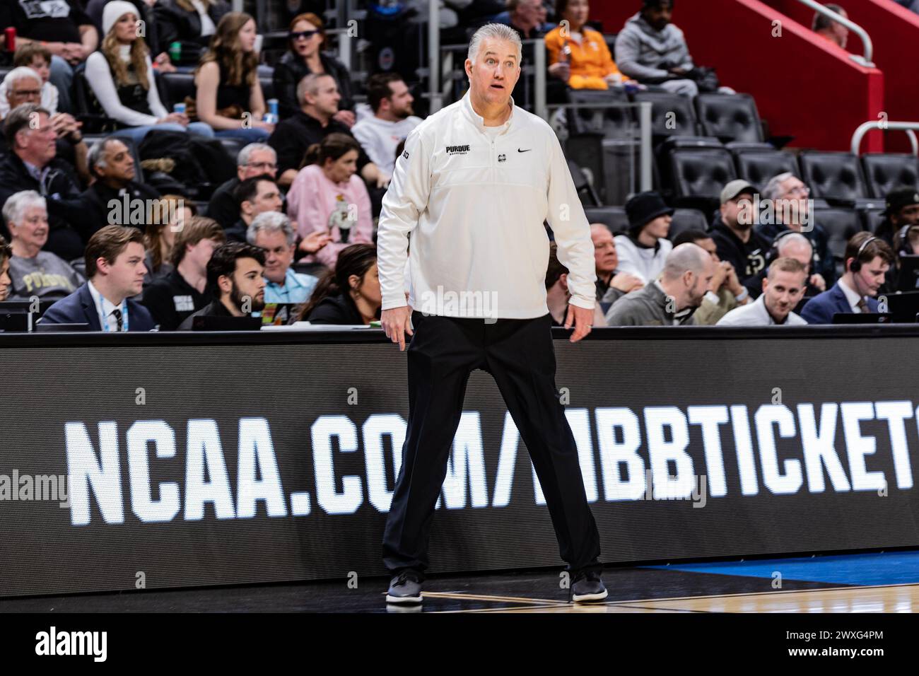 Detroit, Usa. März 2024. Matt Painter, Head Coach der Purdue Boilermakers, wurde während der Sweet 16-Runde des NCAA Männer Basketballturniers in der Little Caesars Arena gesehen. Endpunktzahl; Purdue 80:68 Gonzaga Credit: SOPA Images Limited/Alamy Live News Stockfoto