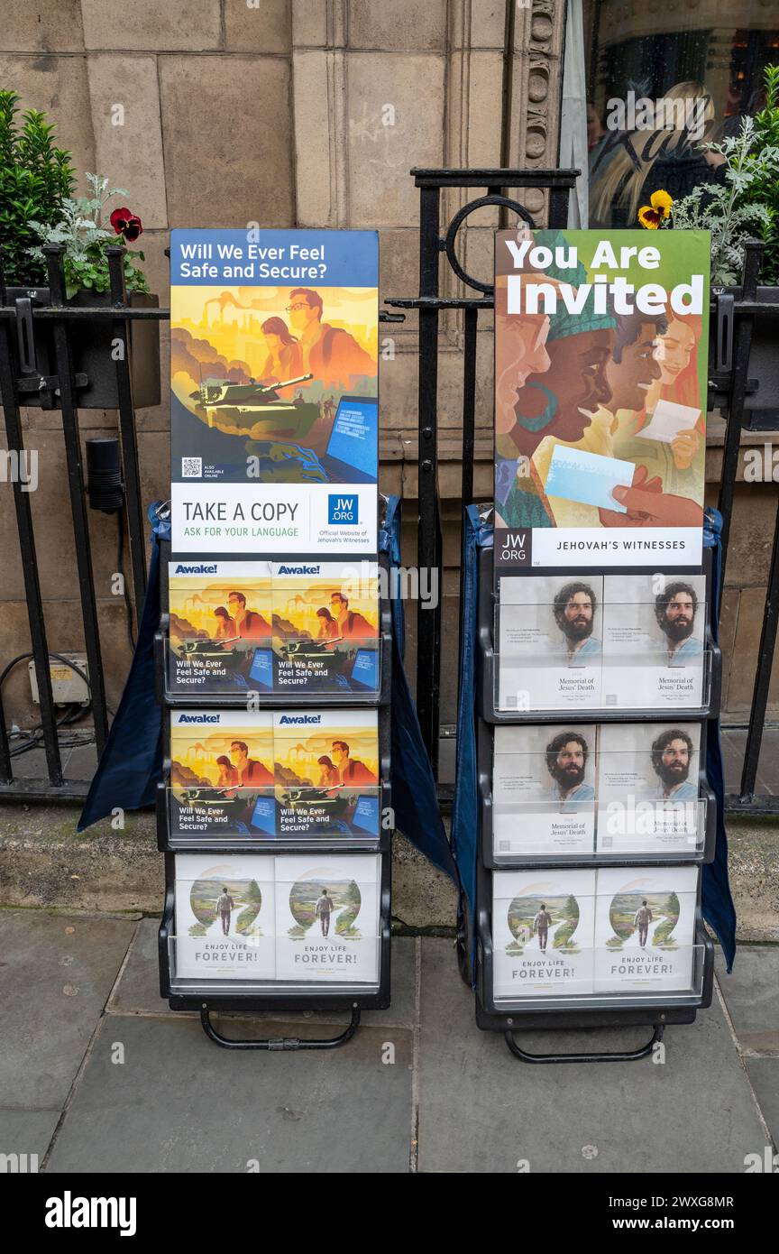 London, UK - 21. März 2024 : Zeuge Jehovas. Zeugenstand Jehovas an der Londoner Straße. Stockfoto