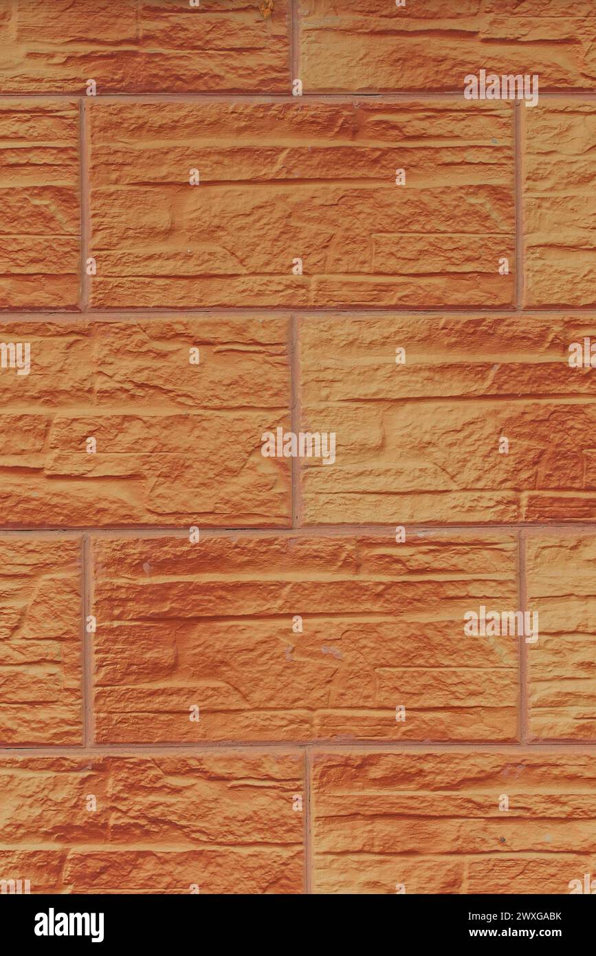 Braun-orange Farbe Farbe große Ziegelblöcke Mauerwerk Wandbeschaffenheit Hintergrund abstrakte Muster Hintergrund. Stockfoto