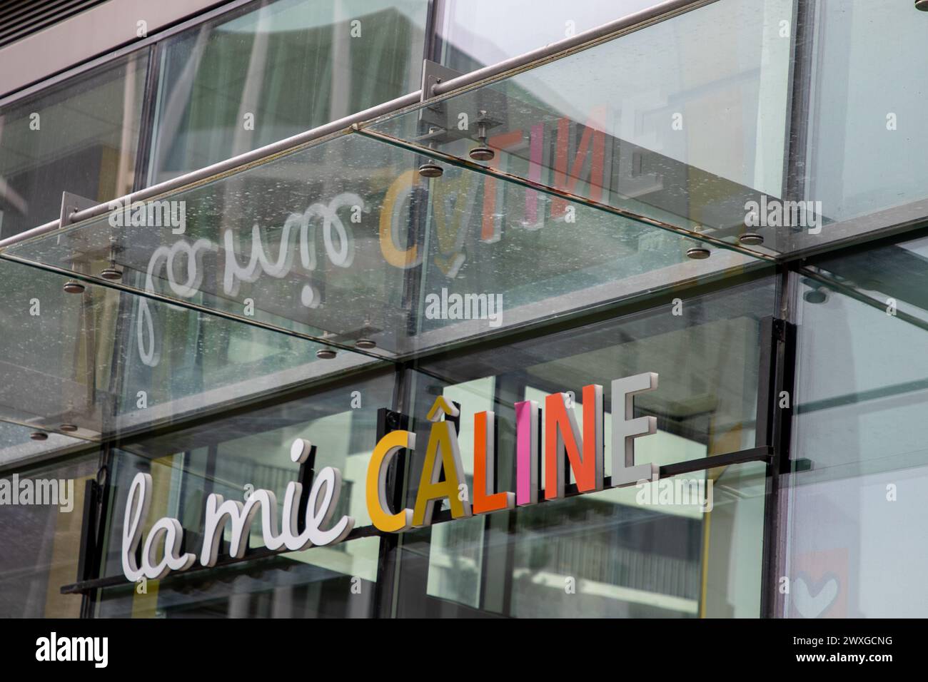 Bordeaux , Frankreich - 03 28 2024 : Marke La mie caline mit Logo und Textschild an der Eingangfassade der industriellen französischen Bäckereikette Stockfoto