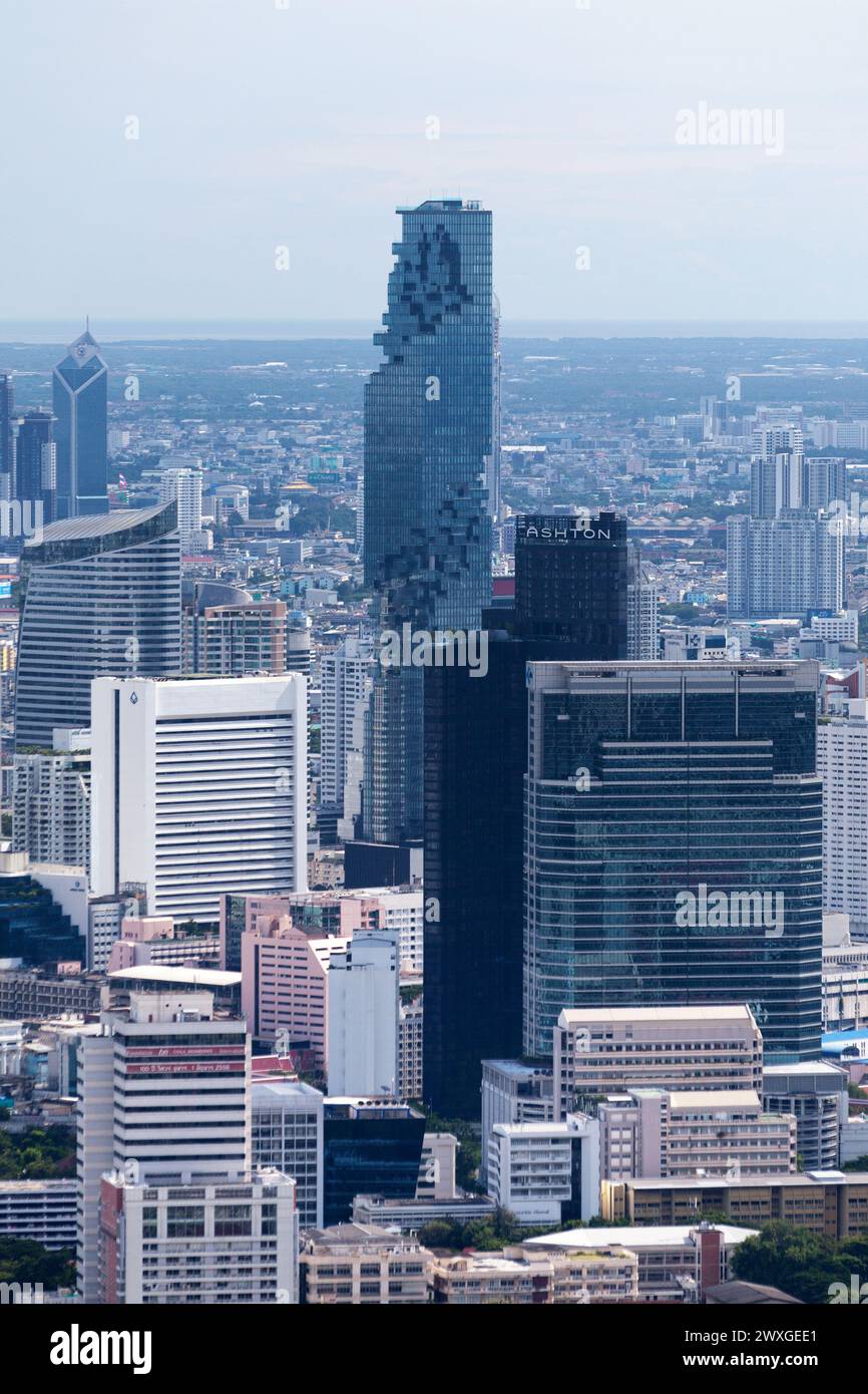 Bangkok, Thailand - 17 2018. September: Luftaufnahme des MahaNakhon, einem gemischten Wolkenkratzer im zentralen Geschäftsviertel Silom/Sathon. Stockfoto