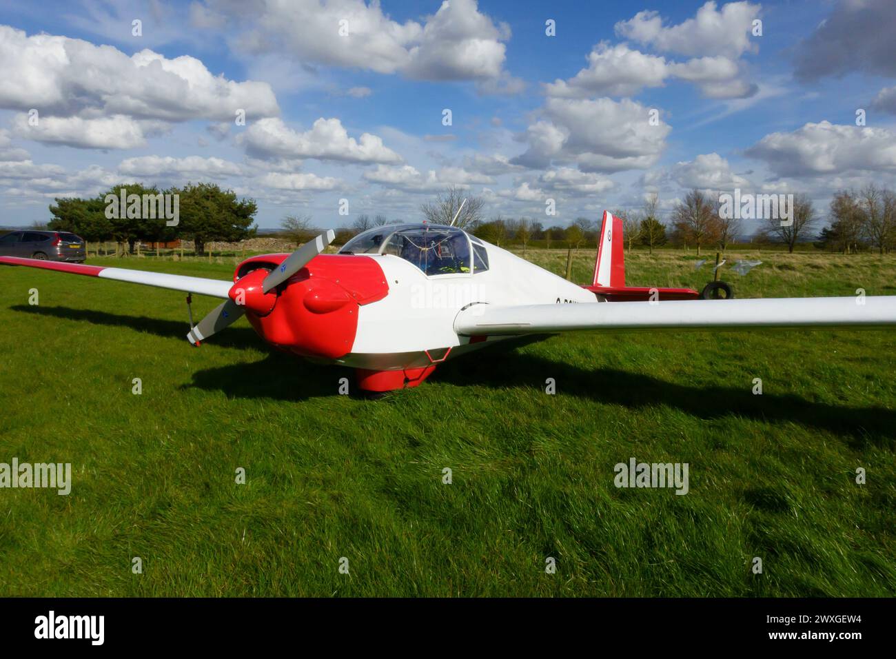 Ex Air Cadet Slingsby T61D Venture Falke Motorglider, Kirton in Lyndsey, Lincolnshire, England. Stockfoto