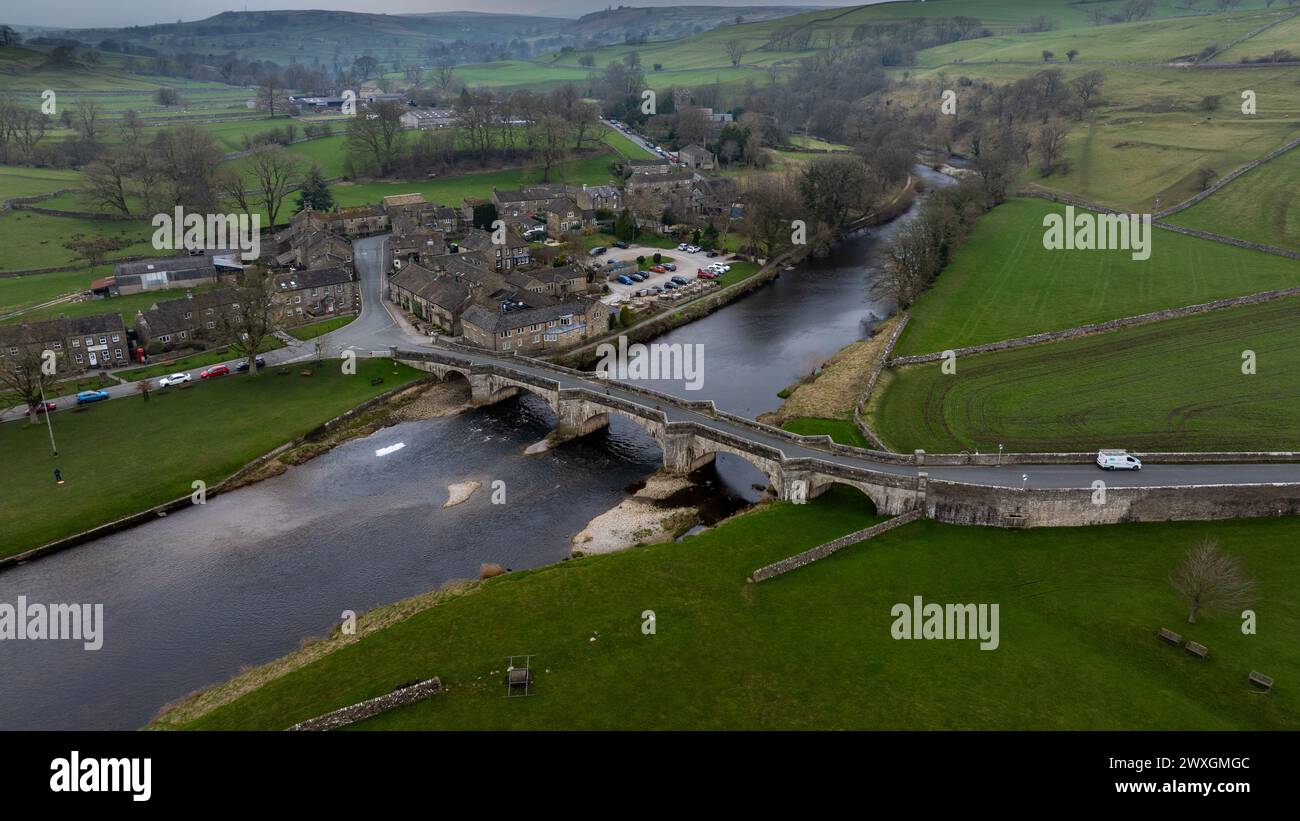 Blick aus der Vogelperspektive Burnsall Bridge, Yorkshire Dales UK Stockfoto