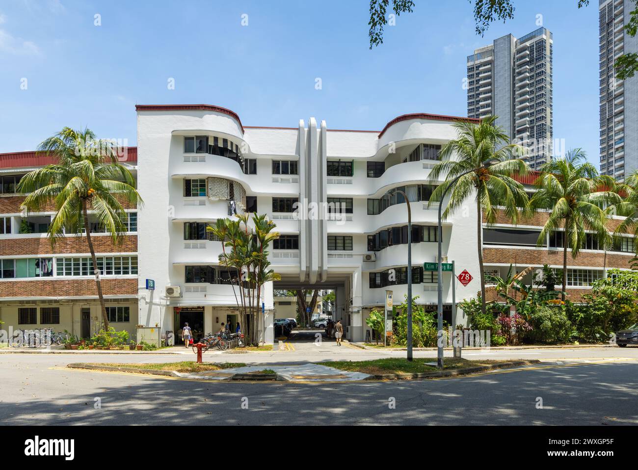 78 Moh Guan Terrace, Pferdeschuhblock, Tiong Bahru, modernistische begehbare Apartments in Singapur, entworfen im stromlinienförmigen modernen Stil von Stockfoto