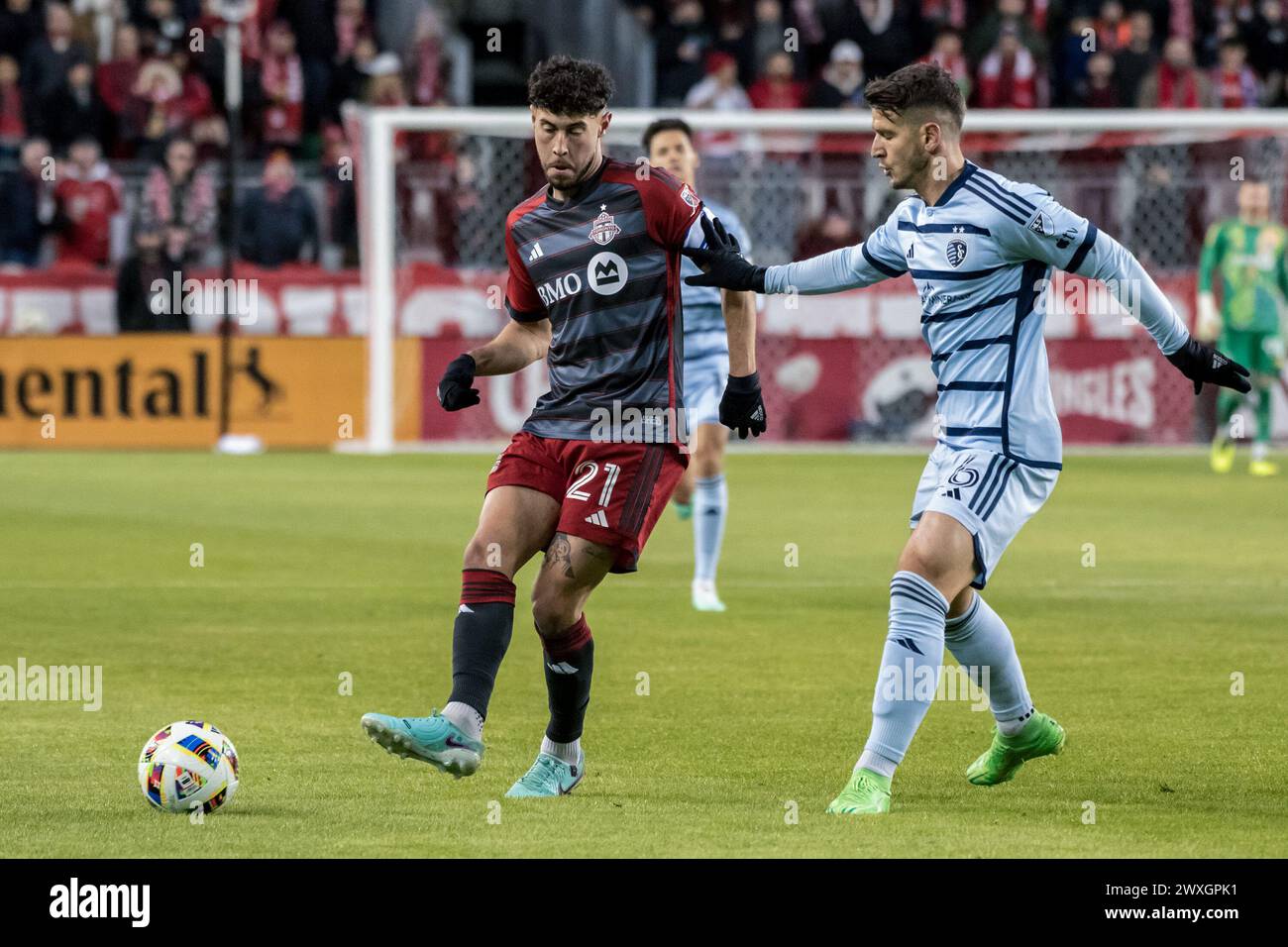 Toronto, Kanada. 30. März 2024. Jonathan Osorio #21 (L) und Nemanja Radoja #6 (R) im MLS-Spiel zwischen Toronto FC und Sporting Kansas City im BMO Field. Endergebnis: Toronto FC 1:3 Sporting Kansas City. (Foto von Angel Marchini/SOPA Images/SIPA USA) Credit: SIPA USA/Alamy Live News Stockfoto