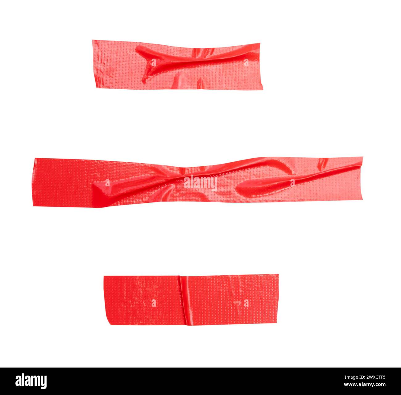 Draufsicht Set aus zerknittertem rotem Vinyl-Klebeband oder Stoffband in Streifenform ist auf weißem Hintergrund mit Beschneidungspfad isoliert. Stockfoto